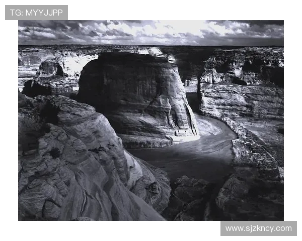 亚当斯的传奇人生与影响力探索：从历史人物到现代文化象征的演变之路